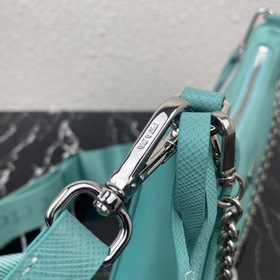 Нейлоновая сумка Prada Hobo, модель： 1BH204 Сеть сестричек-блогер