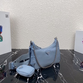 Нейлоновая сумка Prada Hobo, модель： 1BH204 Сеть сестричек-блогер