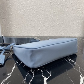 Нейлоновая сумка Prada Hobo, модель： 1BH204 Сеть сестричек-блогер