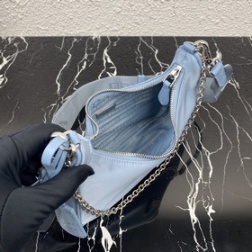 Нейлоновая сумка Prada Hobo, модель： 1BH204 Сеть сестричек-блогер