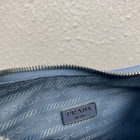Нейлоновая сумка Prada Hobo, модель： 1BH204 Сеть сестричек-блогер