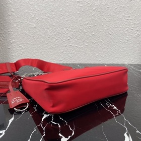 Нейлоновая сумка Prada Hobo, модель： 1BH204 Сеть сестричек-блогер