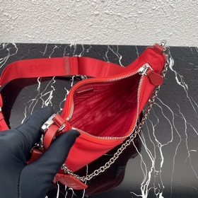 Нейлоновая сумка Prada Hobo, модель： 1BH204 Сеть сестричек-блогер