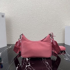 Нейлоновая сумка Prada Hobo, модель： 1BH204 Сеть сестричек-блогер