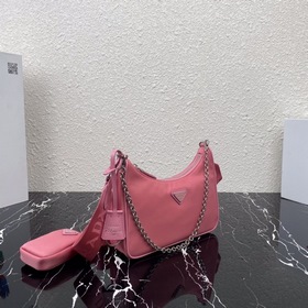Нейлоновая сумка Prada Hobo, модель： 1BH204 Сеть сестричек-блогер