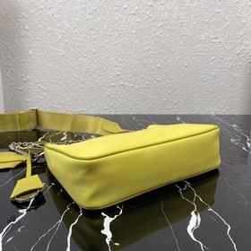 Нейлоновая сумка Prada Hobo, модель： 1BH204 Сеть сестричек-блогер
