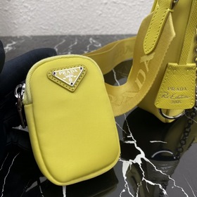 Нейлоновая сумка Prada Hobo, модель： 1BH204 Сеть сестричек-блогер