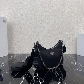 Нейлоновая сумка Prada Hobo, модель： 1BH204 Сеть сестер-блогеров