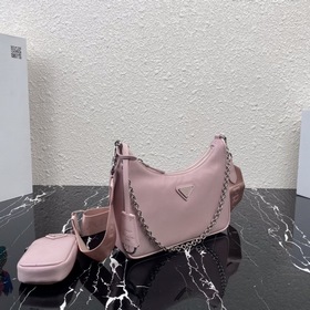 Нейлоновая сумка Prada Hobo, модель： 1BH204 Сеть сестричек-блогер