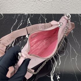 Нейлоновая сумка Prada Hobo, модель： 1BH204 Сеть сестричек-блогер