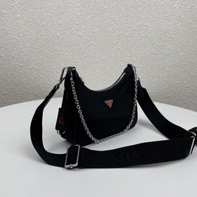Нейлоновая сумка Prada Hobo, модель： 1BH204 Сеть сестричек-блогер