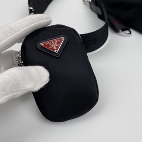 Нейлоновая сумка Prada Hobo, модель： 1BH204 Сеть сестричек-блогер