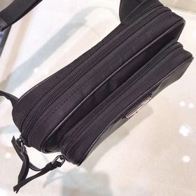 Новая сумка PRADA, модель 1BL010 Мода на поясные сумки среди знам