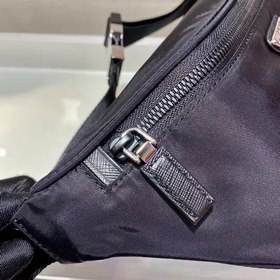 PRADA поясная сумка/грудная сумка, модель 2VL033, с пластиковой э