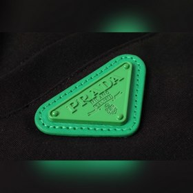 PRADA Весенне-летние шорты Сбоку зеленые вставки Карманы на молн