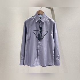 PRADA Большая модель с широкими плечами заостренным воротником и
