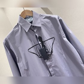 PRADA Большая модель с широкими плечами заостренным воротником и