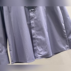 PRADA Большая модель с широкими плечами заостренным воротником и