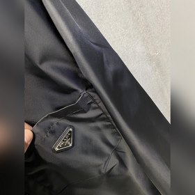 PRADA Черная блестящая нейлоновая рубашка с модным остроконечным