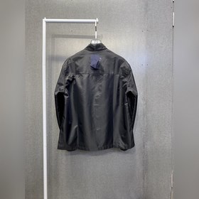 PRADA Черная блестящая нейлоновая рубашка с модным остроконечным
