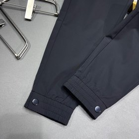 Классические брюки с логотипом бренда Prada Изготовлены из специ