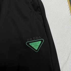 Классические брюки с логотипом бренда Prada Изготовлены из ткани