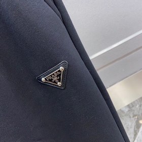 Классические брюки с логотипом бренда Prada Ткань изготовлена зак
