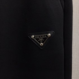 Классические брюки с логотипом бренда Prada Ткань изготовлена зак