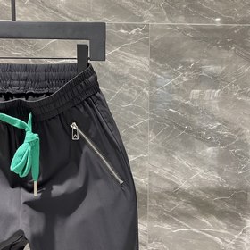 Классические брюки с логотипом бренда Prada Ткань изготовлена зак