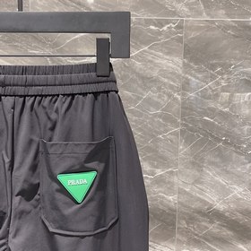 Классические брюки с логотипом бренда Prada Ткань изготовлена зак