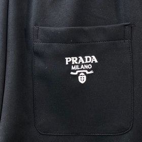 Классические брюки с логотипом бренда Prada Ткань изготовлена зак