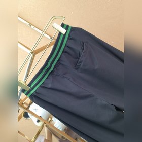 Prada — бренд модных брюк высокого качества Разработаны командой 