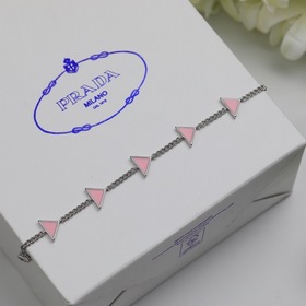 PRADA Розовый треугольный браслет с логотипом, элегантный изыскан