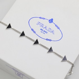 PRADA Черный треугольный браслет с логотипом, элегантный изящный,