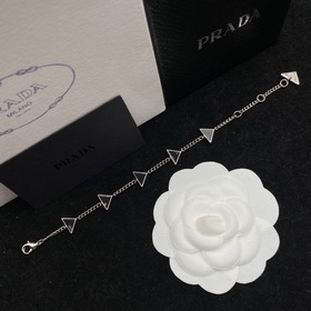 PRADA Черный треугольный браслет с логотипом, элегантный изящный,