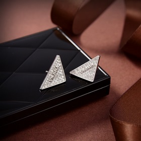Prada Треугольные серьги Импортная фурнитура, высокотемпературна