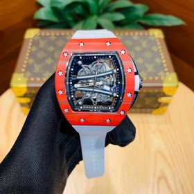 Классическая модель, доступны товары высокого или стандартного ка