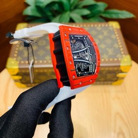 Классическая модель, доступны товары высокого или стандартного ка