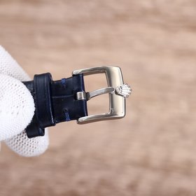 Простой трехстрелочный часы с ярким ночным свечением и уникальным