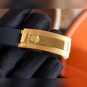Самая классическая модель Rolex из серии Submariner, , прошла пов