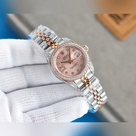 Женские часы Rolex ① Корпус размером 28 мм, изготовленный из нерж