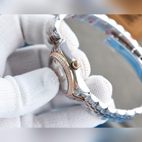 Женские часы Rolex ① Корпус размером 28 мм, изготовленный из нерж