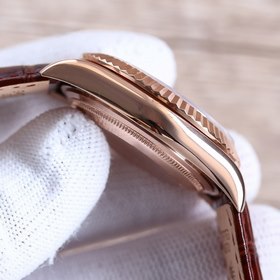Часы Rolex Day-Date Для контроля размера и толщины в соответствии