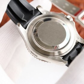 Rolex Yacht-Master 116655  Новая версия ремешка имеет рельефную 