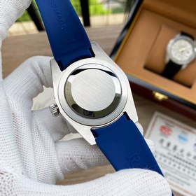 Самая классическая серия Rolex Submariner прошла повторную модифи