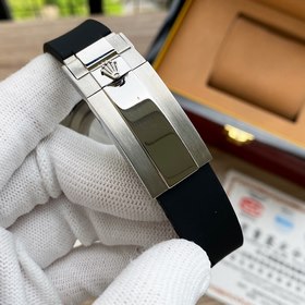 Самая классическая серия Rolex Submariner прошла повторную модифи