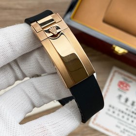 Самая классическая серия Rolex Submariner прошла повторную модифи