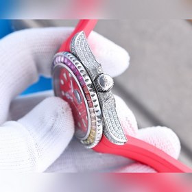 Самая классическая серия Rolex Submariner прошла повторную модифи
