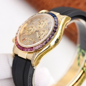 Rolex Внешний обод украшен сапфирами с радужным переходом цвета, 