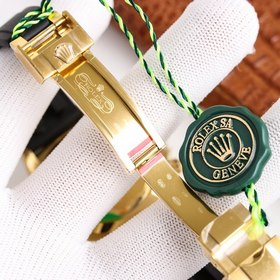 Rolex Внешний обод украшен сапфирами с радужным переходом цвета, 
